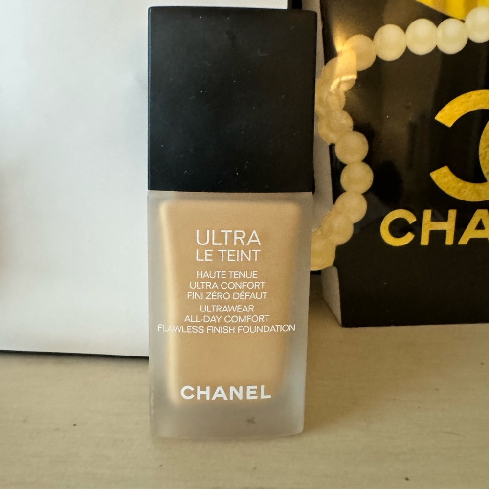 Chanel Ultra Le Teint Ultrawear All-Day Comfort Flawless Finish Foundations